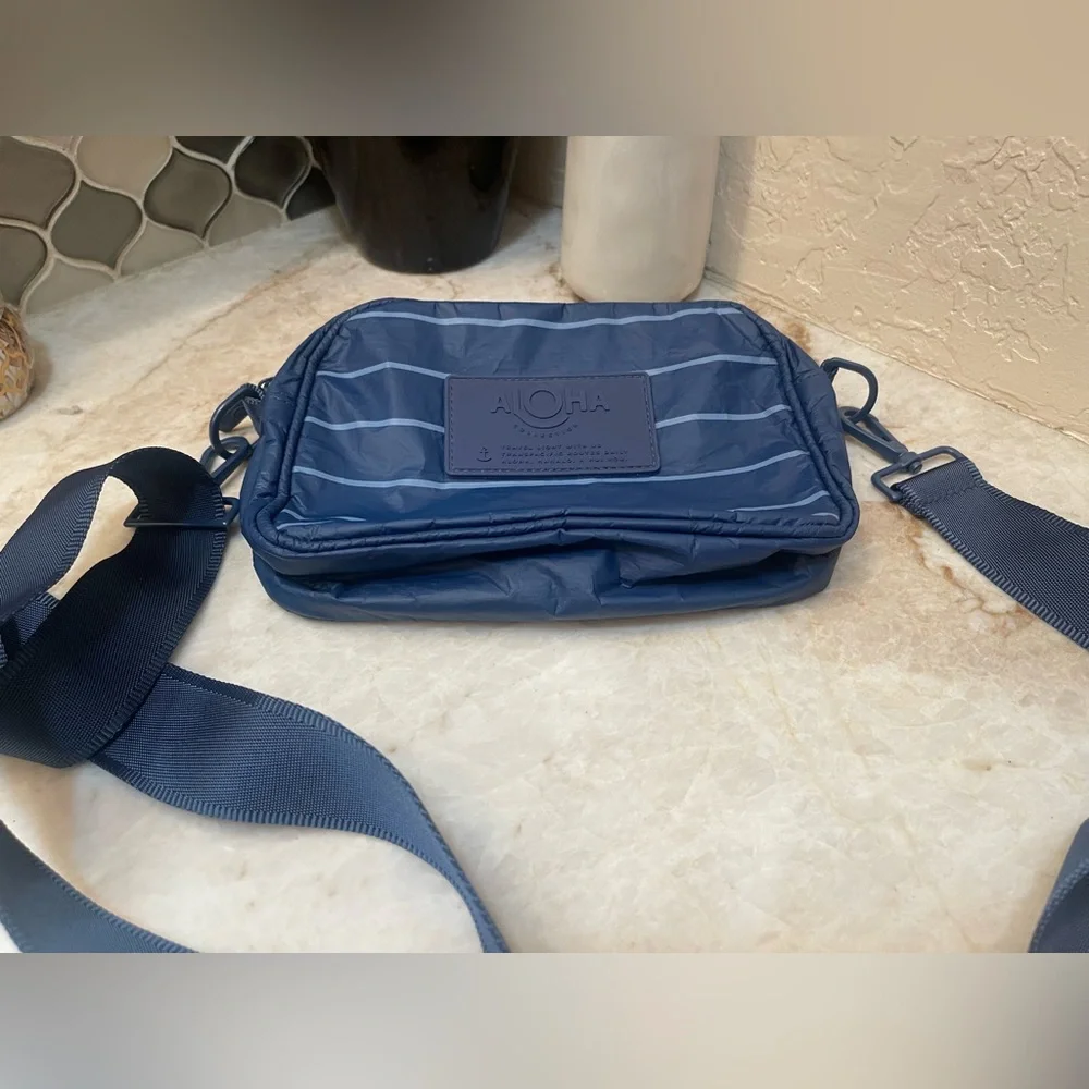 ALOHAS Navy Blue Crossbody Bag